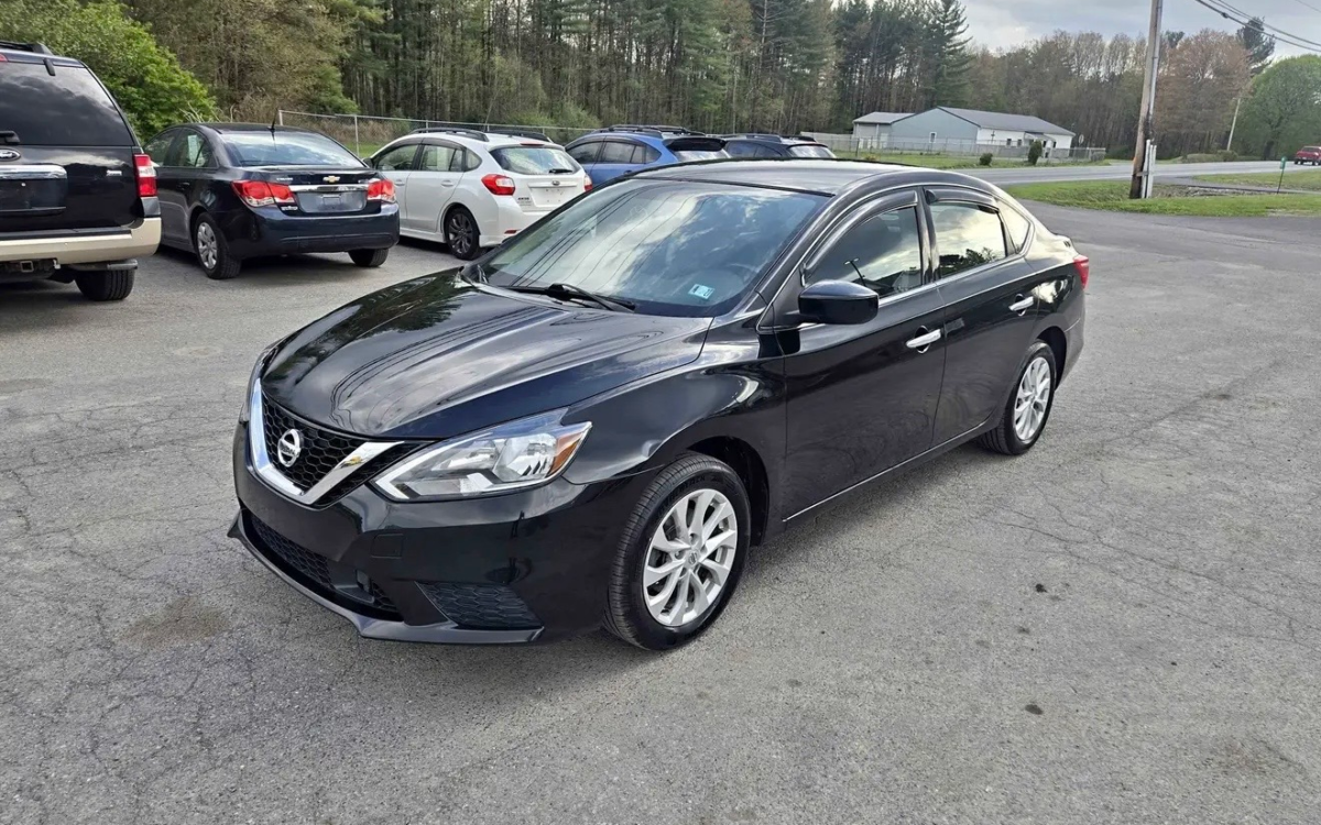 2018 Nissan Sentra SV — photo 1 of 10